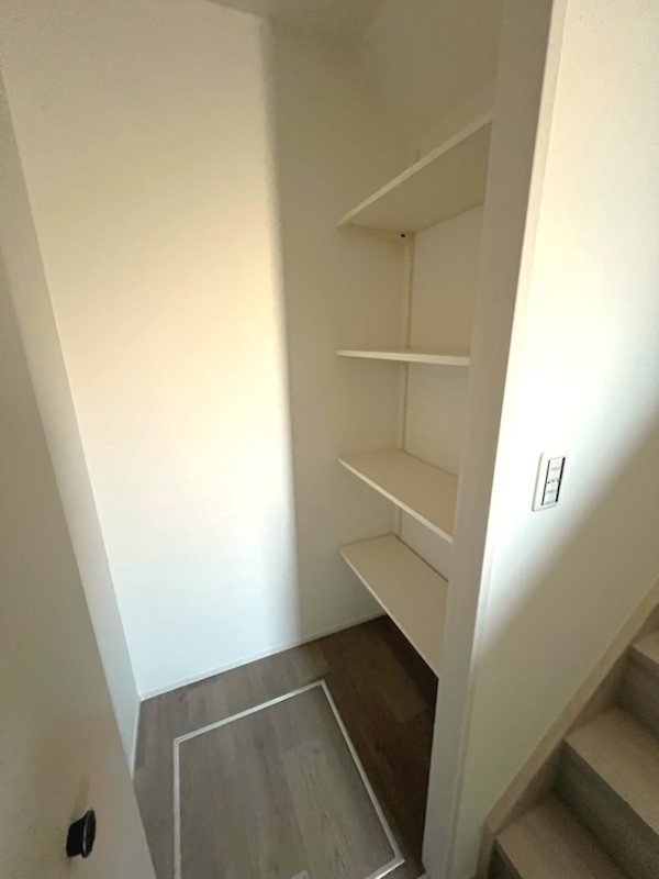 収納　階段下収納