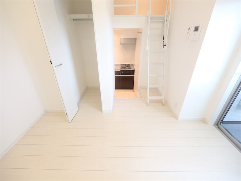 その他　洋室5.7帖　ロフト4.7帖（収納でも使えます）