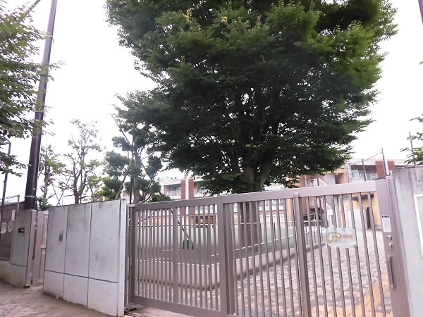 小学校　給田小学校（小学校）まで423m