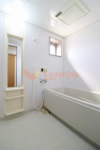 バス・シャワールーム　コンパクトで使いやすいお風呂です