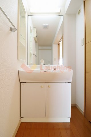 洗面設備　スペースが確保できる洗面所です