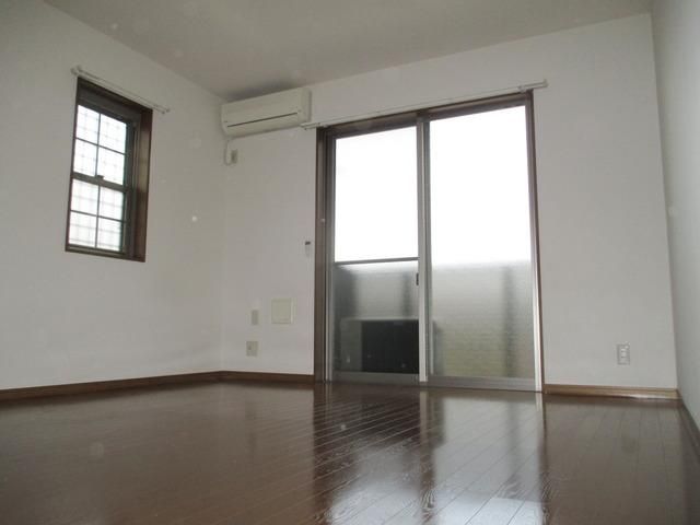 居室・リビング　★二面採光の明るい洋室★