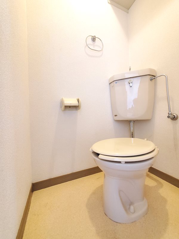トイレ　※101号室の画像です。