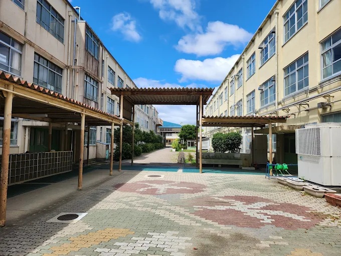 小学校　京都市立常磐野小学校（小学校）まで380m