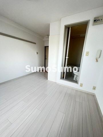 その他部屋・スペース　開放的な寝室です