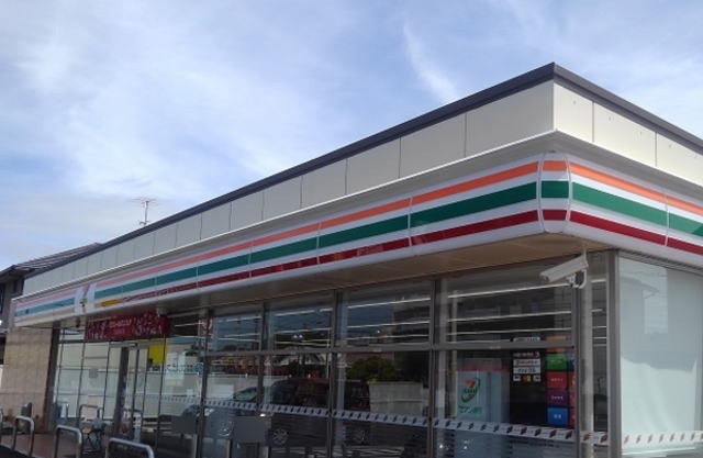 コンビニ　セブンイレブン宇部西平原店（コンビニ）まで881m