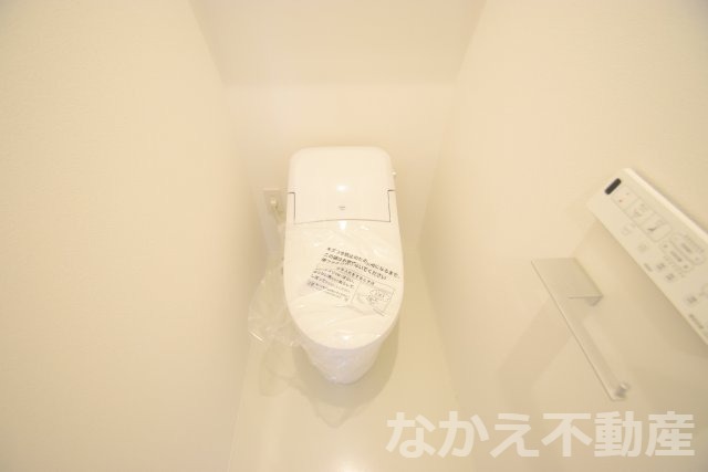 トイレ　落ち着いた色調のトイレです