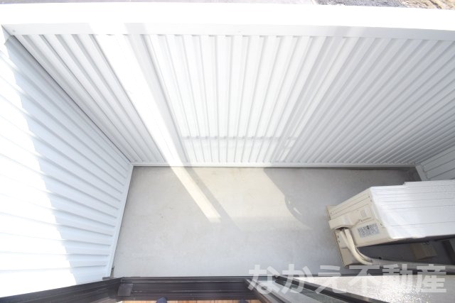 バルコニー　暖かな日差しのふりそそぐバルコニー