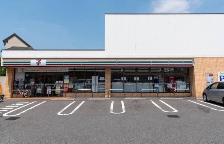 コンビニ　セブンイレブン（コンビニ）まで370m