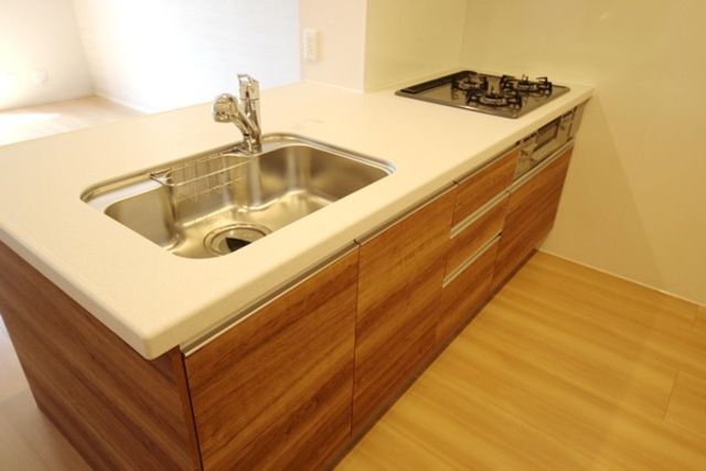 キッチン　★3口コンロのシステムキッチンです★