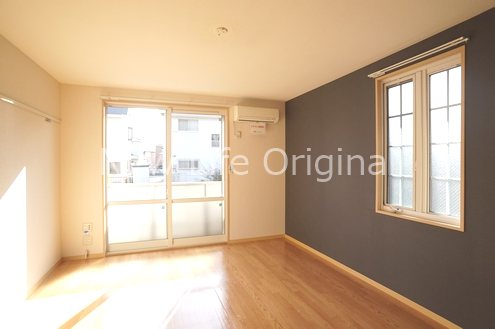 居室・リビング　アクセントクロスがスタイリッシュな雰囲気を演出します☆