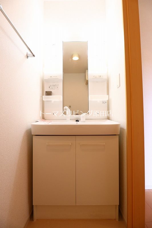 洗面設備　・同型参考写真