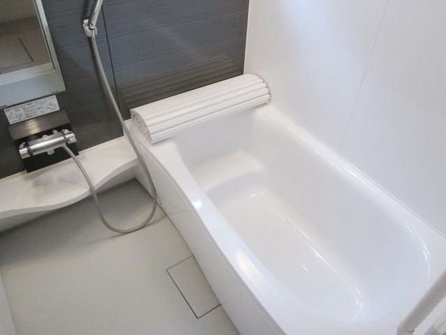 バス・シャワールーム　☆のびのび伸ばせる一坪風呂