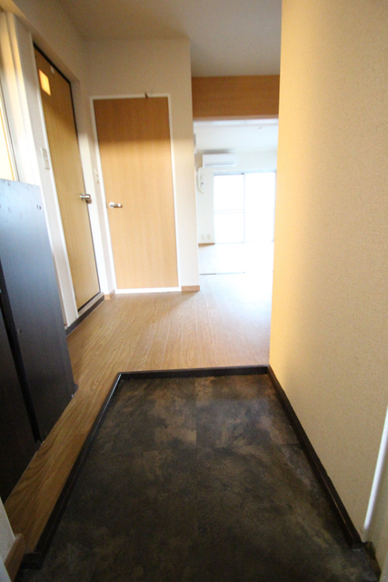 玄関　※別部屋の参考写真です。現状優先となります。