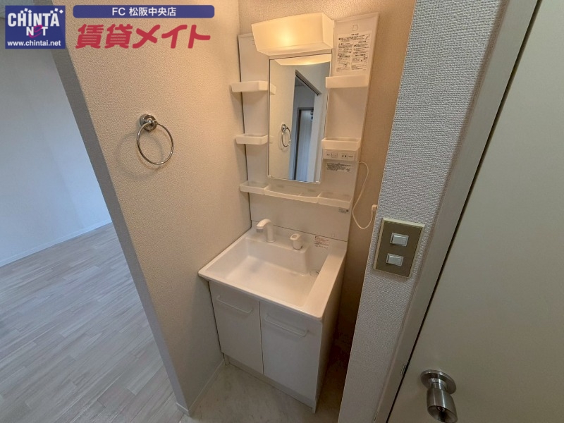 洗面設備　同型参考写真