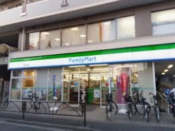 コンビニ　ファミリーマート金町南口店（コンビニ）まで710m