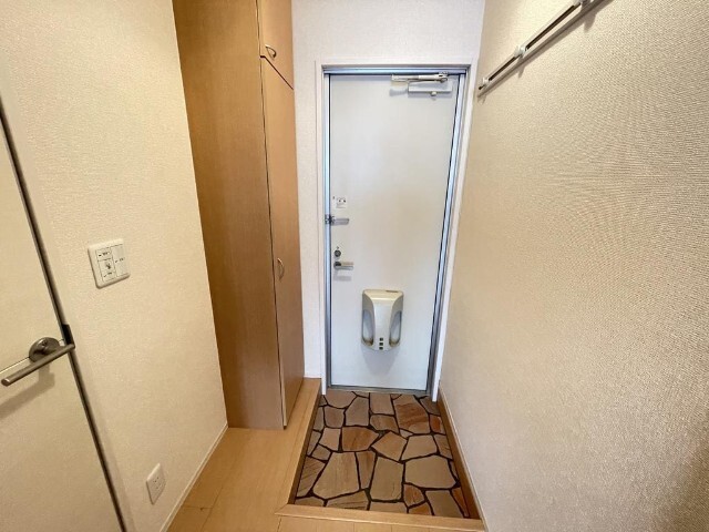 玄関　同物件別室のイメージ写真を掲載しています