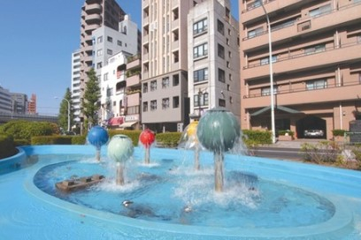 公園　魚籃坂下の緑地（公園）まで220m