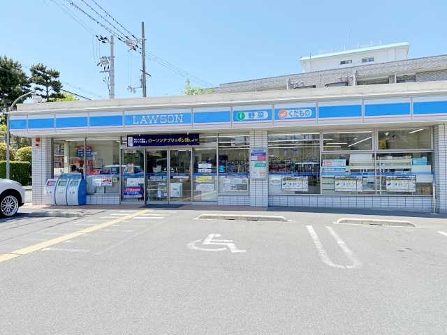 コンビニ　ローソン豊中上新田三丁目店（コンビニ）まで135m