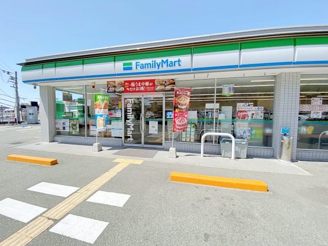 コンビニ　ファミリーマート豊中上新田四丁目店（コンビニ）まで459m