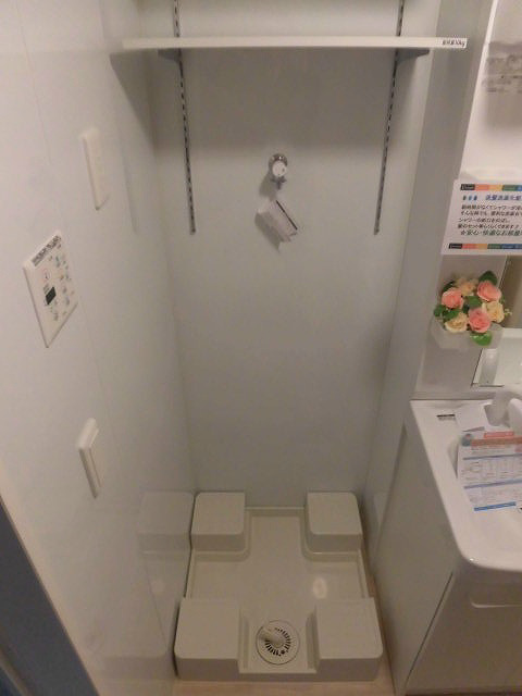 その他　室内洗濯機置場あり　上部に収納付き