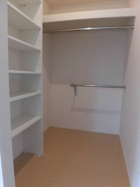 収納　ウォークインクローゼット収納あり