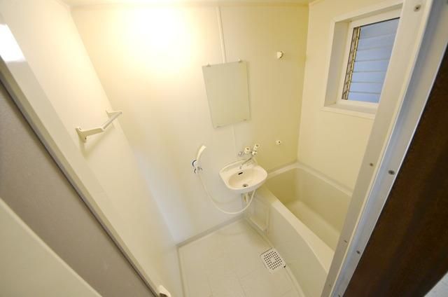 バス・シャワールーム　清潔なバスルーム