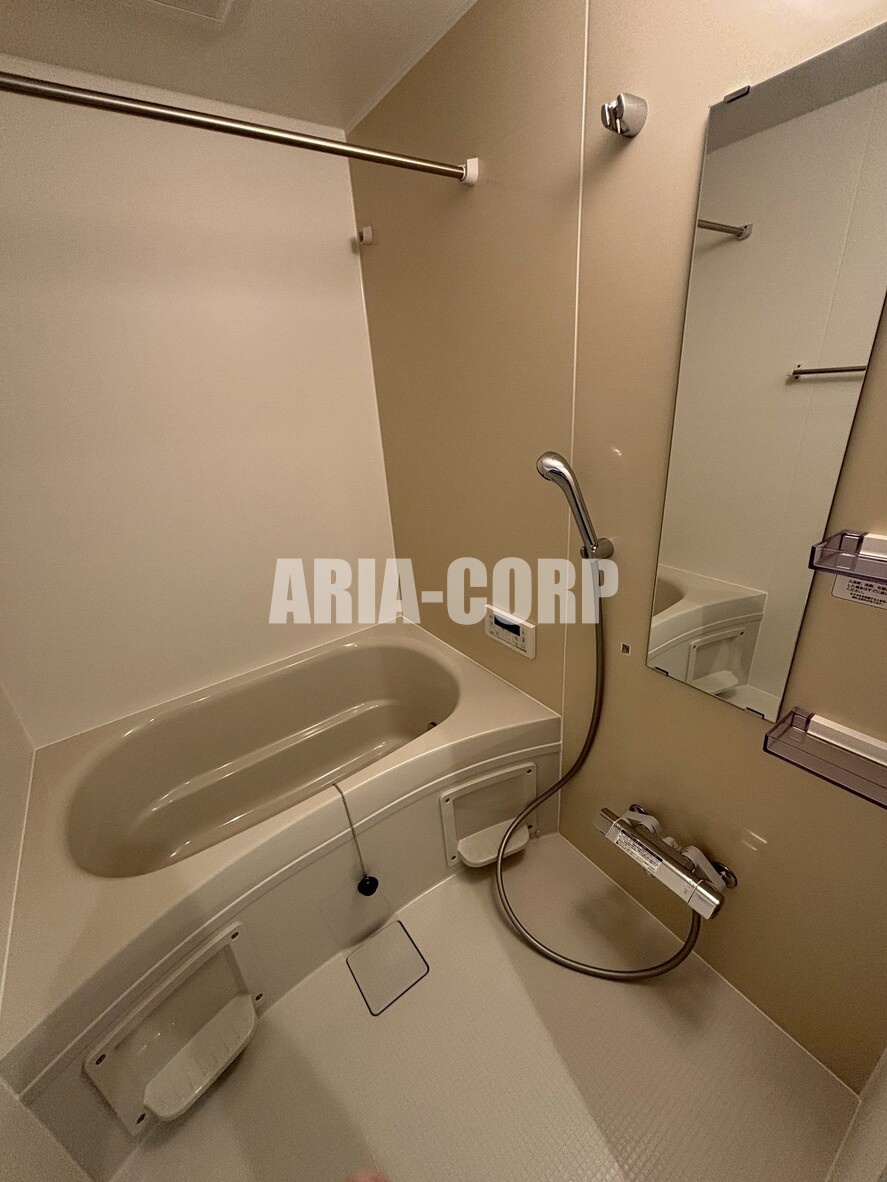 バス・シャワールーム　（同仕様）追炊き浴室乾燥つきのお洒落なバスルーム。