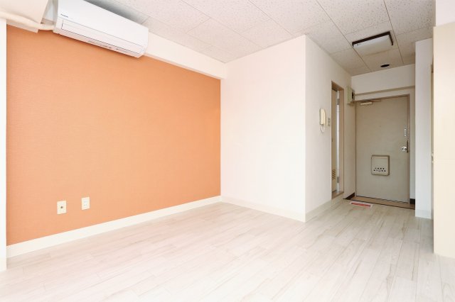 居室・リビング　参考写真（同物件別部屋）