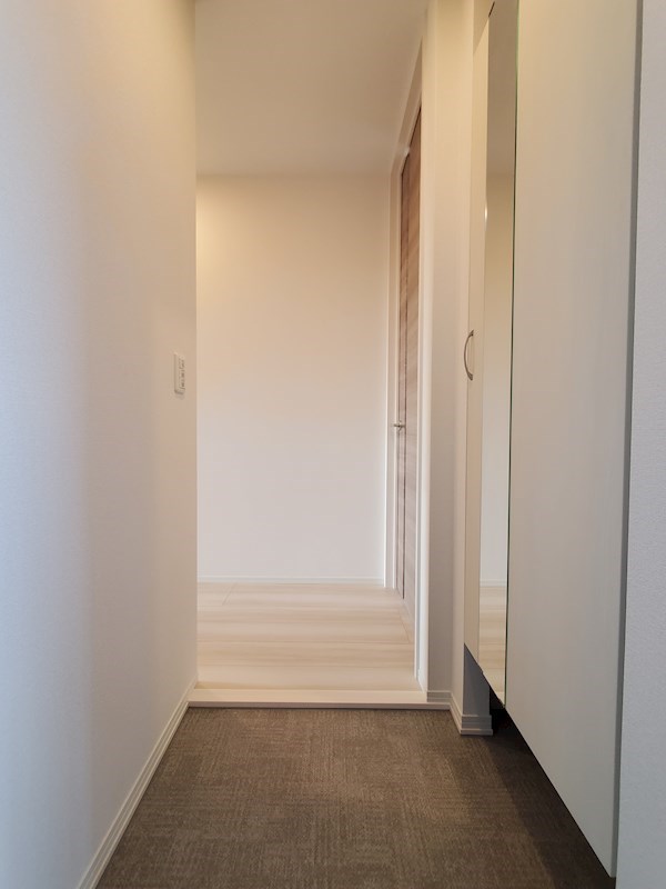 玄関　同仕様写真(間取り違い)