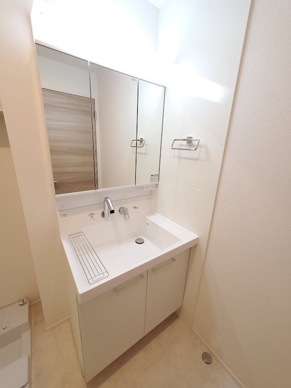 洗面設備　同仕様写真(間取り違い)