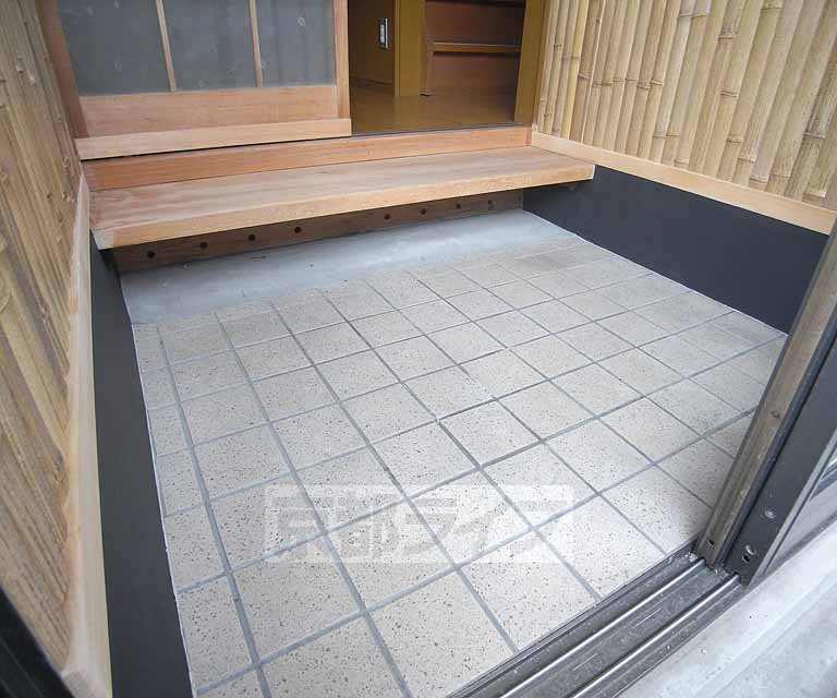 玄関　きれいにクリーニングされています。