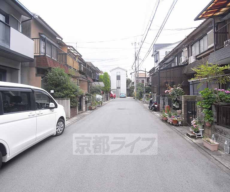 その他　前面の道路です。