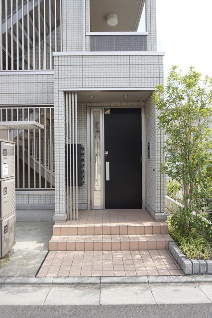 エントランス　安心のオートロック付