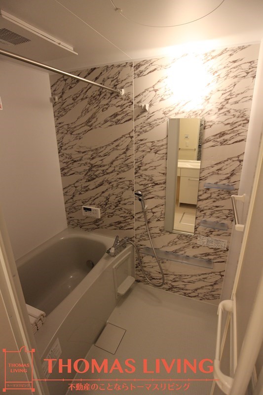 バス・シャワールーム　清潔感のある浴室