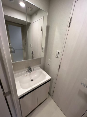 洗面設備　独立洗面台あり、毎朝おしゃれに忙しい女性の方におすすめです