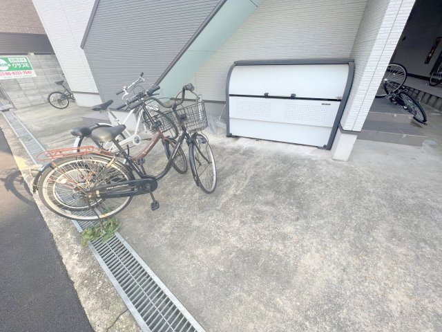 駐車場　敷地内には入居者専用の駐輪スペースもあります。