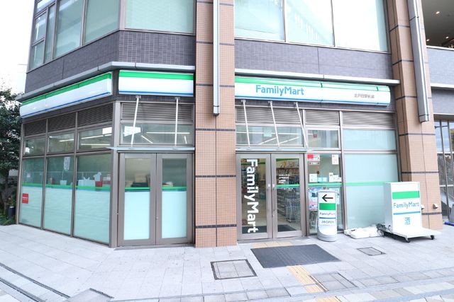 コンビニ　ファミリーマートさいたま辻八丁目店（コンビニ）まで398m