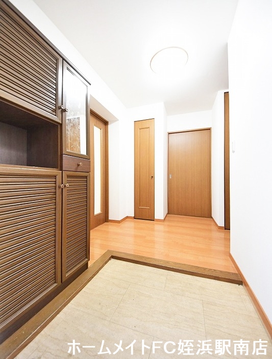 玄関　★広々とした玄関です★参考写真