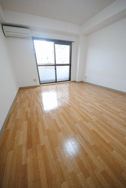 居室・リビング　写真は２０１号室