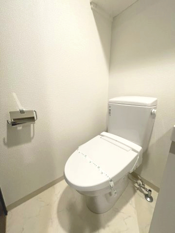 トイレ　イメージとして同建物他部屋を表示しています