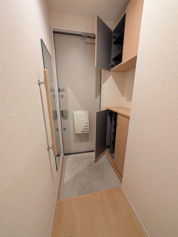 玄関　他号室の写真になります。
