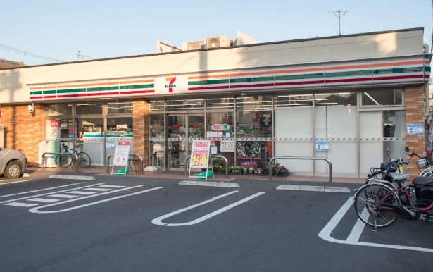 コンビニ　セブンイレブン世田谷中央病院前店（コンビニ）まで342m