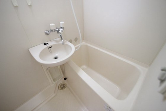 バス・シャワールーム　※別部屋の写真です