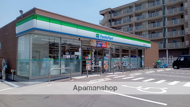 コンビニ　ファミリーマート博多諸岡一丁目店（コンビニ）まで75m