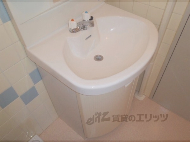 洗面設備　独立洗面台です。