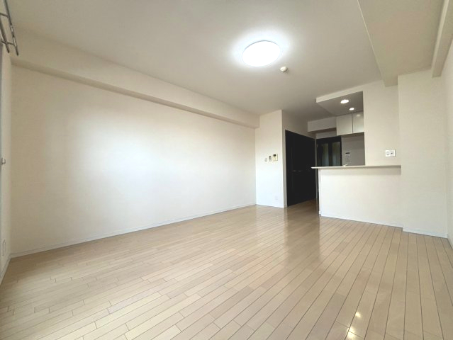 居室・リビング　別号室の写真です。ご参考までに