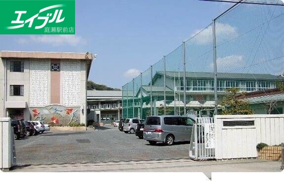 中学校　岡山市立石井中学校（中学校）まで1074m