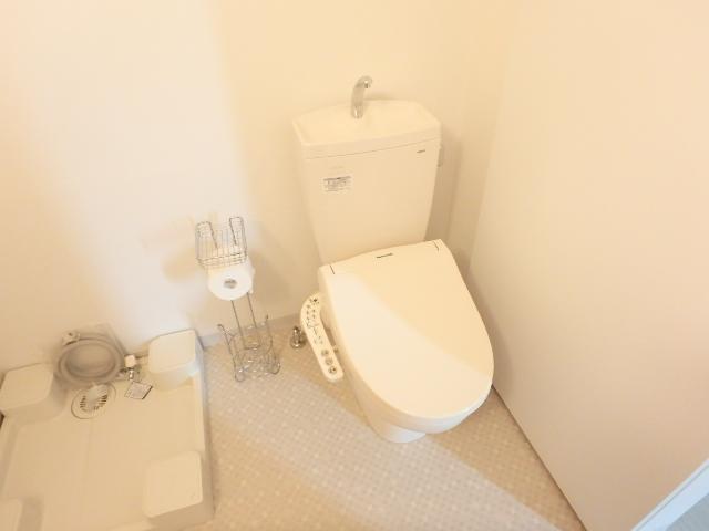 トイレ　温水洗浄便座