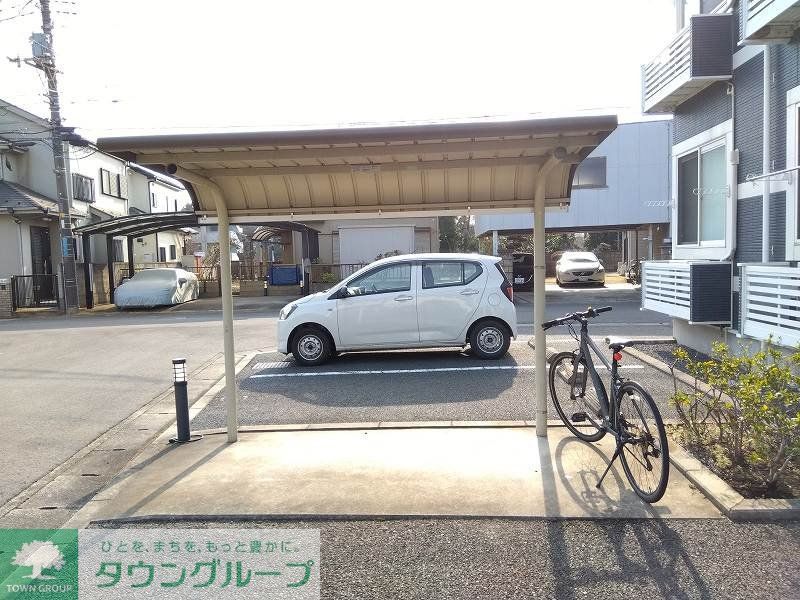 その他　屋根付き駐輪場完備